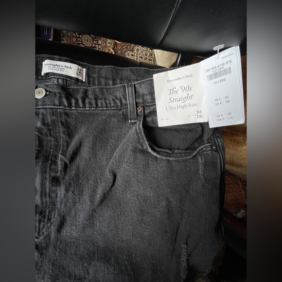 Abercrombie & Fitch - Ultra High Rise 90’s Straight Jean - Picture 3 of 7